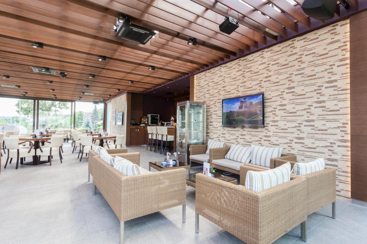 Hotel Premier Aqua - Adults Only Vrdnik Luaran gambar The interior of the lounge