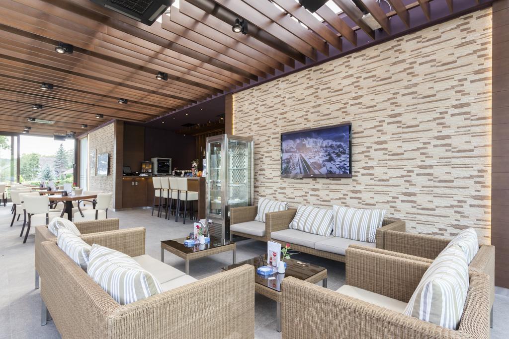 Hotel Premier Aqua - Adults Only Vrdnik Luaran gambar The interior of the lounge