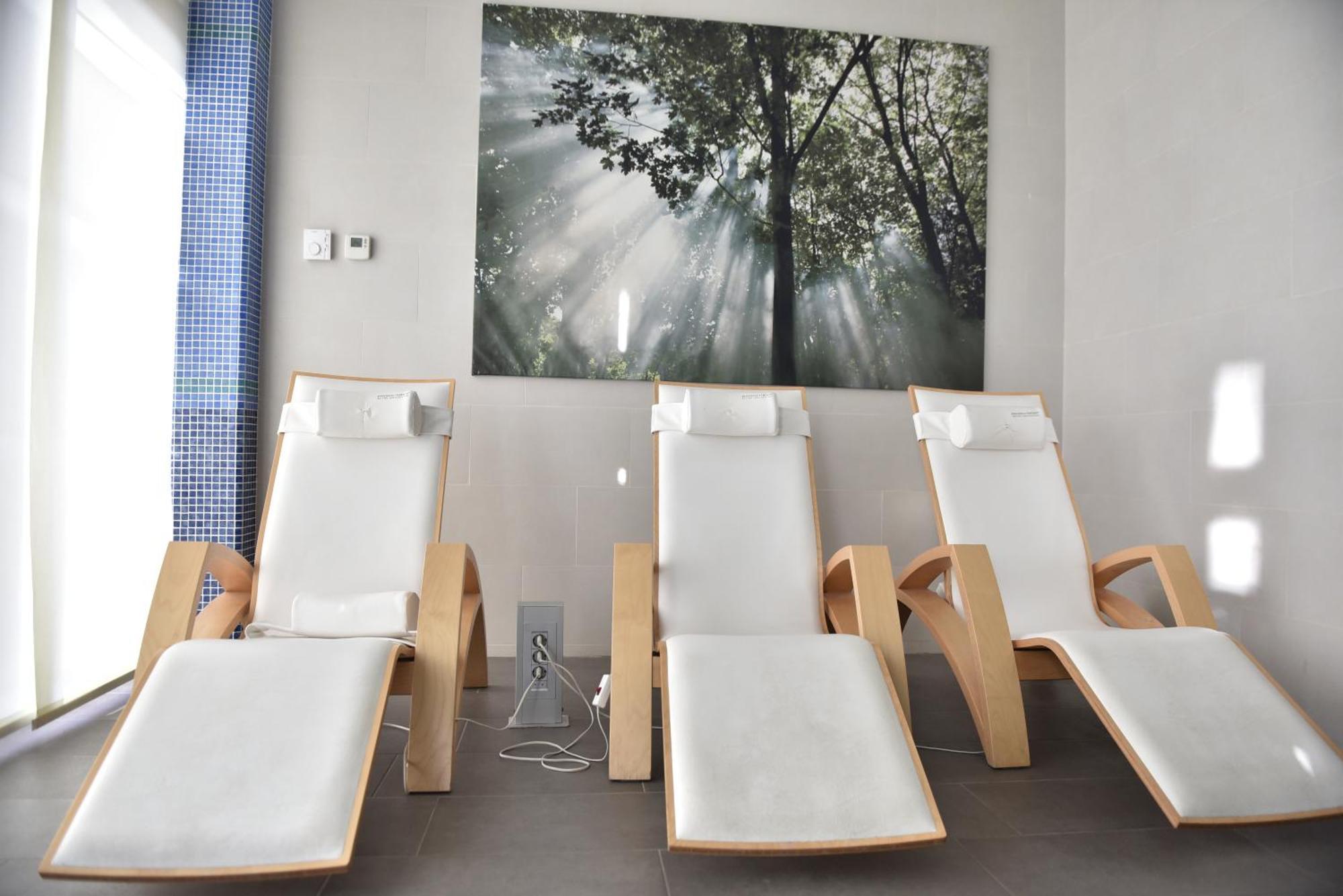 Hotel Premier Aqua - Adults Only Vrdnik Luaran gambar A relaxation room