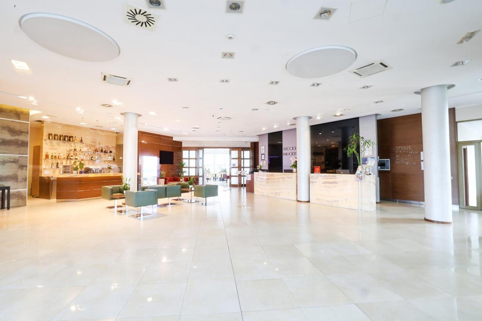 Hotel Premier Aqua - Adults Only Vrdnik Luaran gambar The lobby of the hotel