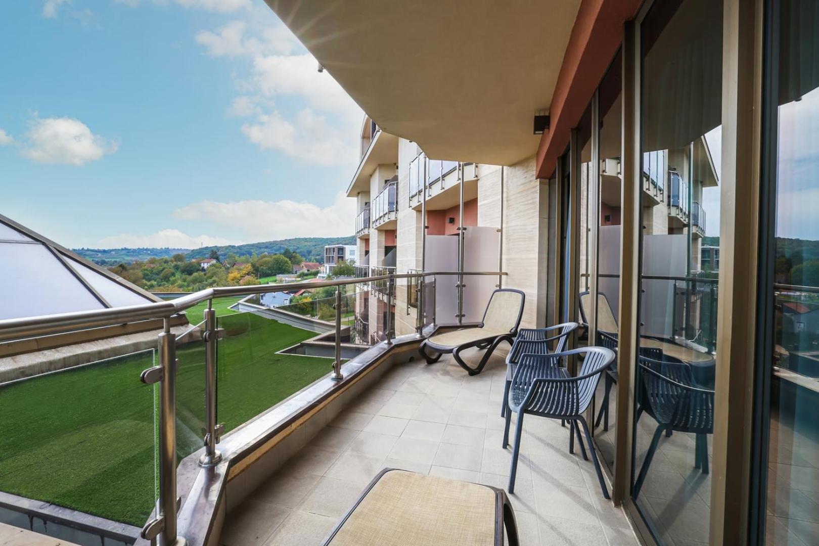 Hotel Premier Aqua - Adults Only Vrdnik Luaran gambar A balcony