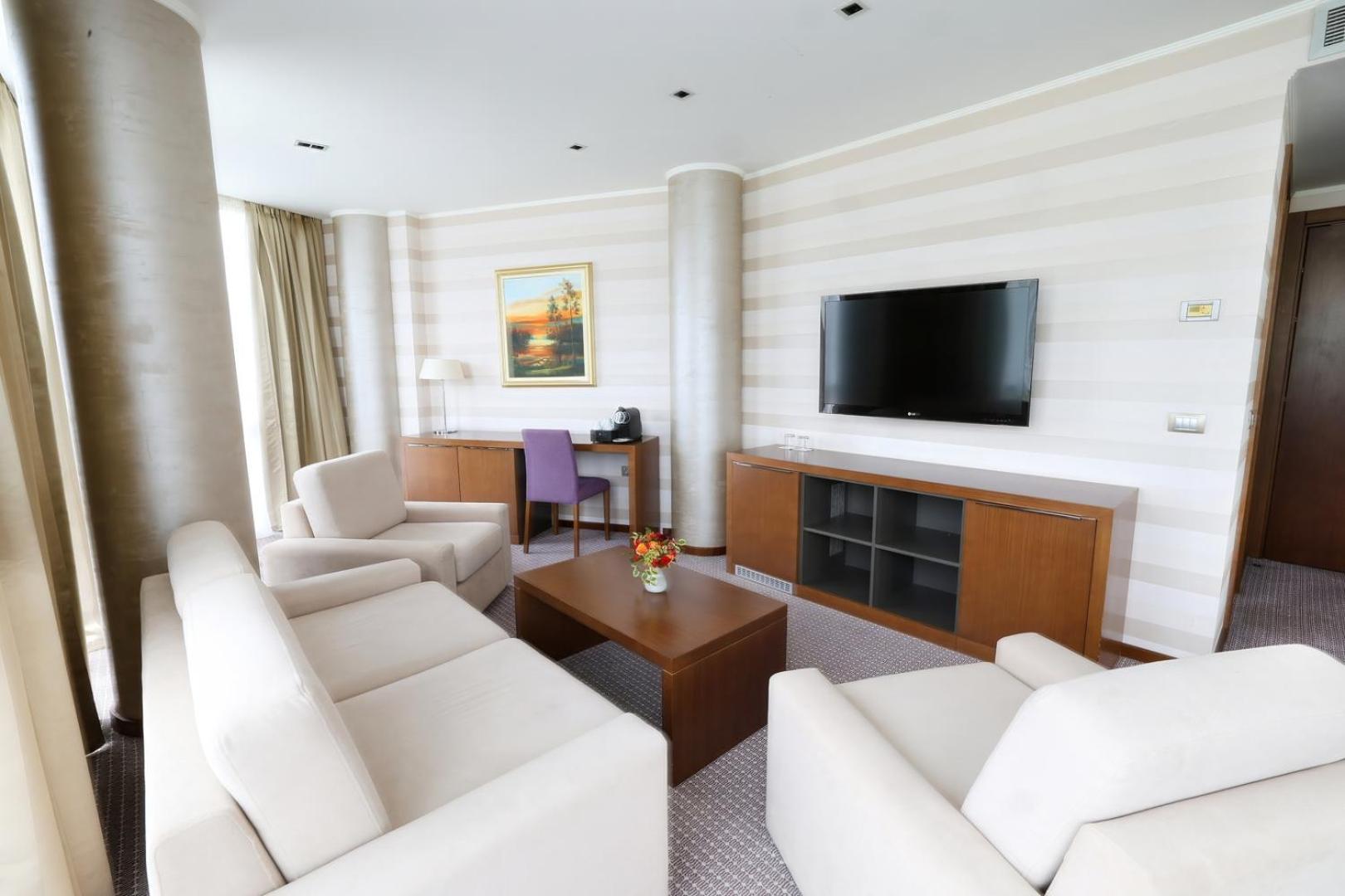 Hotel Premier Aqua - Adults Only Vrdnik Luaran gambar A living room in a suite at the Radisson Blu Royal