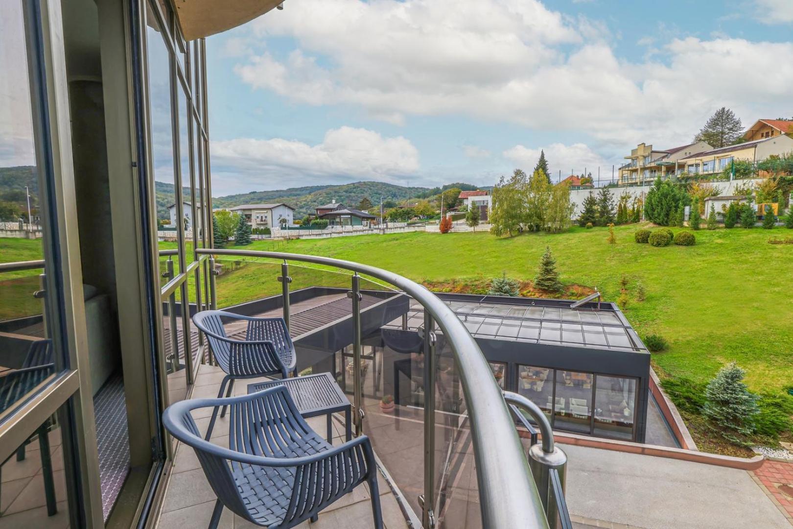 Hotel Premier Aqua - Adults Only Vrdnik Luaran gambar A balcony