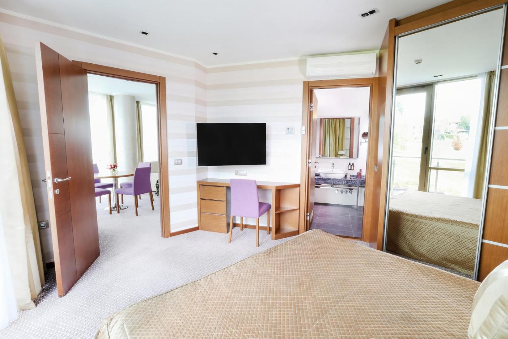 Hotel Premier Aqua - Adults Only Vrdnik Luaran gambar Suite at the Radisson Blu Hamburg