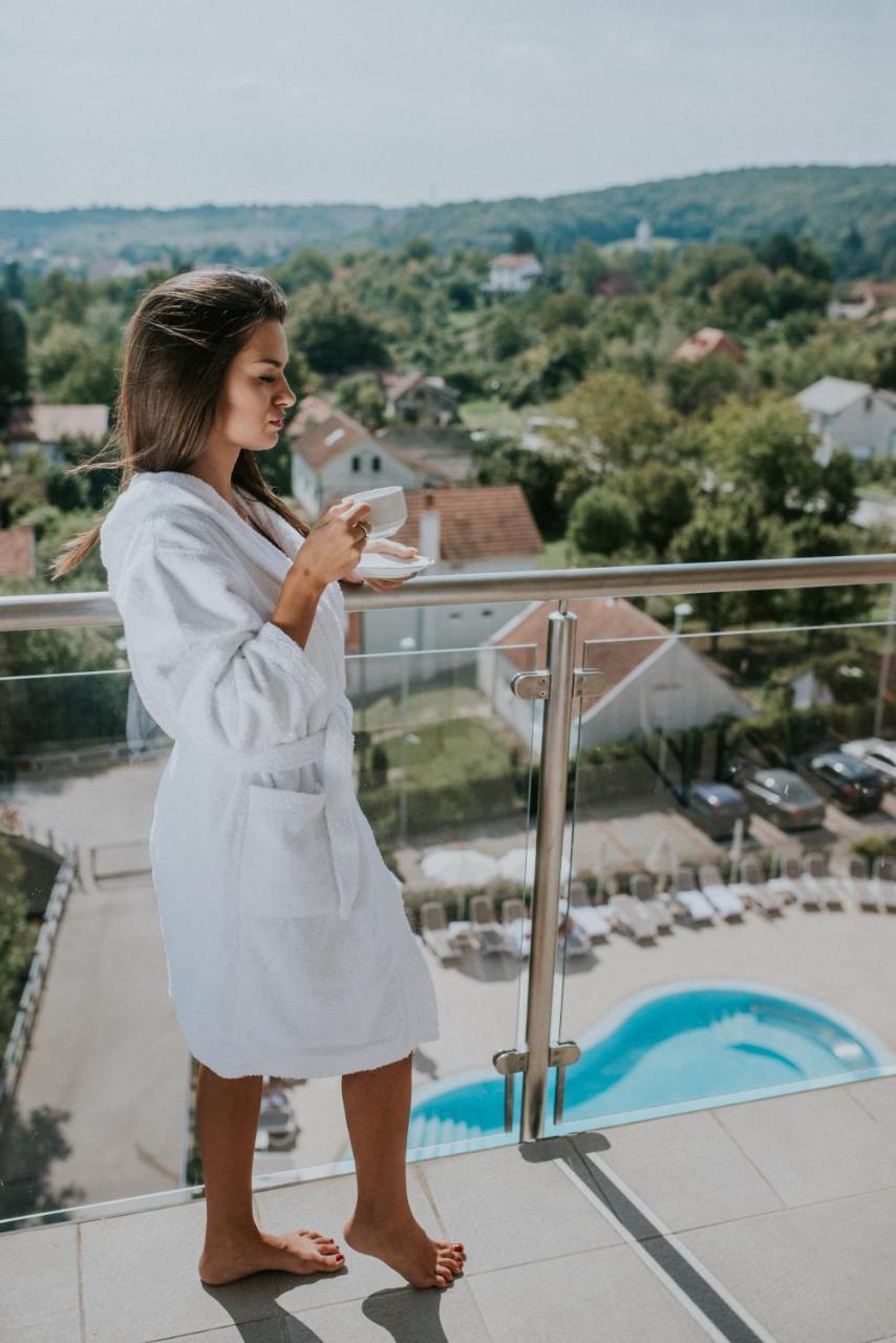Hotel Premier Aqua - Adults Only Vrdnik Luaran gambar A woman wearing a bathrobe